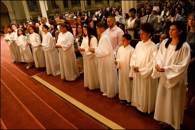 Cardinal O’Malley celebrates the Easter Vigil April 15, 2017 at the Cathedral of the Holy Cross. Pilot photo/ Mark Labbe. 