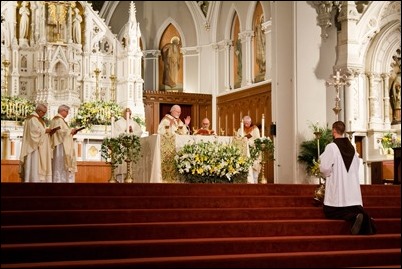 Cardinal O’Malley celebrates the Easter Vigil April 15, 2017 at the Cathedral of the Holy Cross. Pilot photo/ Mark Labbe. 