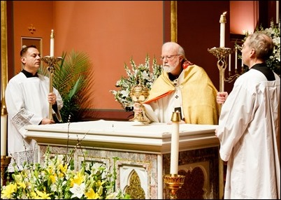 Cardinal O’Malley celebrates the Mass of the Last Supper, Holy Thursday April 13, 2017 at the Cathedral of the Holy Cross. Pilot photo/ Mark Labbe 