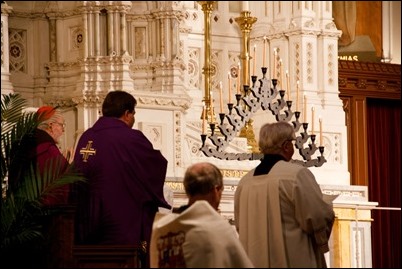 Cardinal Sean O’Malley celebrates the Holy Week liturgy of Tenebrae at the Cathedral of the Holy Cross April 12, 2017.
Pilot photo/ Mark Labbe
