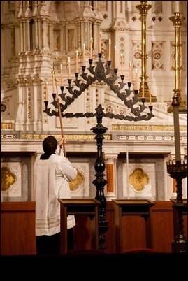 Cardinal Sean O’Malley celebrates the Holy Week liturgy of Tenebrae at the Cathedral of the Holy Cross April 12, 2017.
Pilot photo/ Mark Labbe
