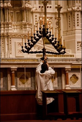 Cardinal Sean O’Malley celebrates the Holy Week liturgy of Tenebrae at the Cathedral of the Holy Cross April 12, 2017.
Pilot photo/ Mark Labbe
