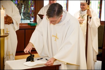 Incardination of Fathers John Chen and Eduardo Marques at the Pastoral Center, Sept. 6, 2017. Pilot photo/ Gregory L. Tracy 