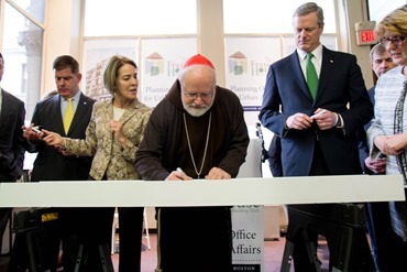 The Planning Office for Urban Affairs and St. Francis House brakes ground Jan. 16, 2018 on The Union, an affordable housing redevelopment located at 48 Boylston St. in downtown Boston. Cardinal Sean P. O’Malley, Gov. Charlie Baker, Mayor Martin J. Walsh, Planning Office for Urban Affairs President Lisa Alberghini, and President and CEO of St. Francis House Karen LaFrazia, were joined by leaders from business, government and the private sector at the ground breaking. Participants signed a beam that will be used the construction of the new facility.<br /> Pilot photo/ Mark Labbe 