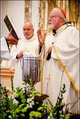 Cardinal Seán P. O'Malley celebrates the annual Chrism Mass at Immaculate Conception Church in Malden, March 27, 2018. Pilot photo/ Gregory L. Tracy 