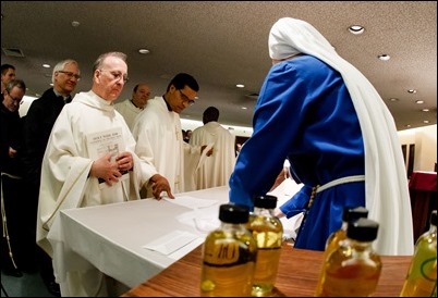 Cardinal Seán P. O'Malley celebrates the annual Chrism Mass at Immaculate Conception Church in Malden, March 27, 2018. Pilot photo/ Gregory L. Tracy 