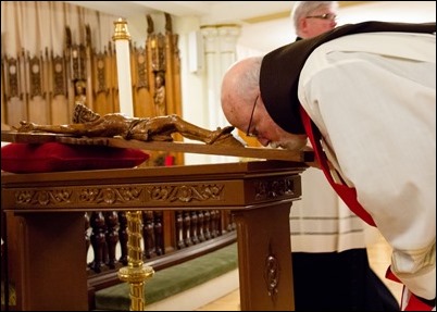 Good Friday Liturgy of the Lord’s Passion with veneration of the cross at the Cathedral of the Holy Cross, March 30, 2018. Pilot photo/ Mark Labbe