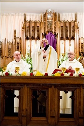 Holy Thursday celebration of the Mass of the Last Supper at the Cathedral of the Holy Cross, March 21, 2018. Pilot photo/ Mark Labbe