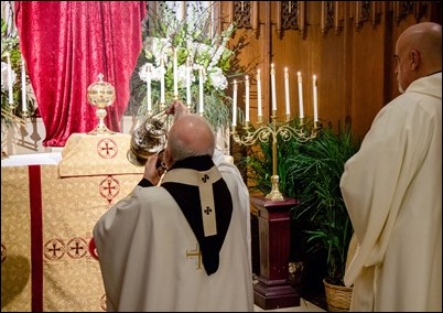 Holy Thursday celebration of the Mass of the Last Supper at the Cathedral of the Holy Cross, March 21, 2018. Pilot photo/ Mark Labbe