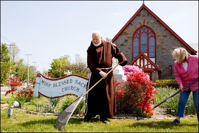 Parish Service Week 2018 Pilot photo/ Gregory L. Tracy