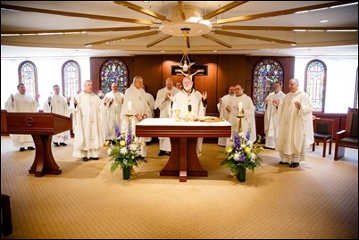 Mass and reception for jubilarian priests and brothers and the archdiocese’s Pastoral Center, May 30, 2018. Pilot photo/ Gregory L. Tracy 