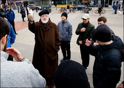 Cardinal O’Malley gives his blessing to seminarians from St. John Seminary as they prepare to distribute food and Miraculous Medals to the homeless and needy on BostonCommon as part of the Fratello initiative, marking World Day of the Poor, Nov. 18, 2018. Pilot photo/ Gregory L. Tracy 