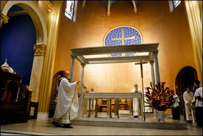 Silver and Golden Wedding Anniversary Mass celebrate by Cardinal O’Malley at St. Mary’s Church in Waltham, Oct 25, 2018. Pilot photo/ Gregory L. Tracy 