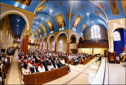 Silver and Golden Wedding Anniversary Mass celebrate by Cardinal O’Malley at St. Mary’s Church in Waltham, Oct 25, 2018. Pilot photo/ Gregory L. Tracy 