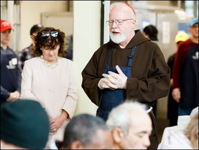 Cardinal Sean O’Malley serves Christmas Eve lunch at Pine Street Inn in Boston, Dec. 24, 2018.
Pilot photo/ Gregory L. Tracy 