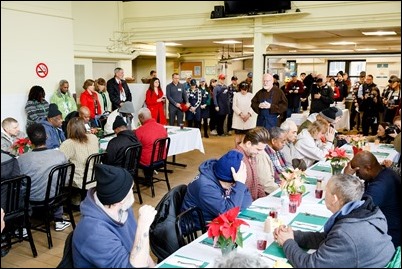 Cardinal Sean O’Malley serves Christmas Eve lunch at Pine Street Inn in Boston, Dec. 24, 2018.
Pilot photo/ Gregory L. Tracy 