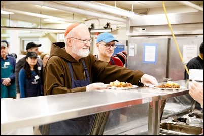 Cardinal Sean O’Malley serves Christmas Eve lunch at Pine Street Inn in Boston, Dec. 24, 2018.
Pilot photo/ Gregory L. Tracy 