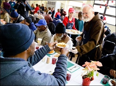 Cardinal Sean O’Malley serves Christmas Eve lunch at Pine Street Inn in Boston, Dec. 24, 2018.
Pilot photo/ Gregory L. Tracy 