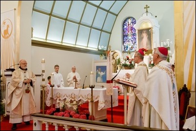 Mass at the St. John Paul II Shrine of Divine Mercy in Salem, April 29, 2019 to celebrate Divine Mercy Sunday. Mass was celebrated by Cardinal Seán P. O’Malley along with Bishop Mark O’Connell, and Bishop Wieslaw Lechowicz, an auxiliary bishop of the archdiocese of Tarnów, Poland.
Pilot photo/ Jacqueline Tetrault 