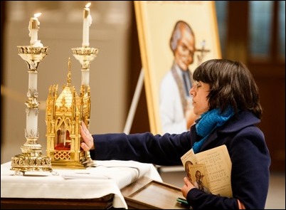 The relic of the incorrupt heart of the St. John Vianney is venerated at the Cathedral of the Holy Cross April 30, 2019.  The period of veneration included a 7 p.m. Mass celebrated by the archdiocese’s vicar general, Bishop Peter Uglietto.
Pilot photo/ Gregory L. Tracy 