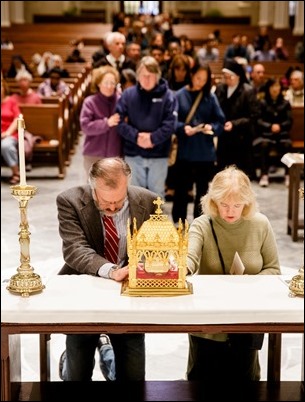 The relic of the incorrupt heart of the St. John Vianney is venerated at the Cathedral of the Holy Cross April 30, 2019.  The period of veneration included a 7 p.m. Mass celebrated by the archdiocese’s vicar general, Bishop Peter Uglietto.
Pilot photo/ Gregory L. Tracy 