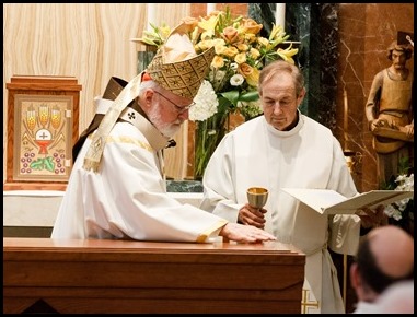 Cardinal Sean P. O'Malley celebrates the Mass for the Dedication of the Altar of the Chapel at Regina Cleri, Aug. 21, 2019.  The Mass marked the completion of a months-long renovation of the chapel.
Pilot photo/ Gregory L. Tracy 