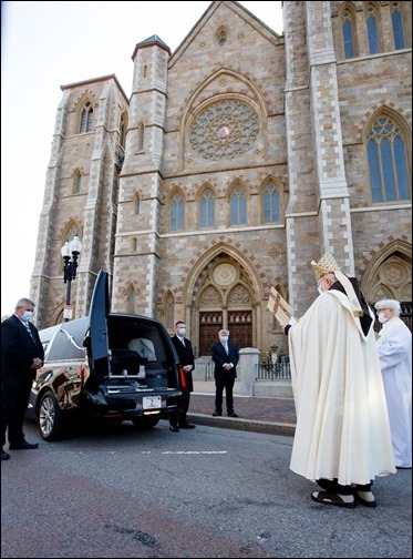 Cardinal Sean P. O’Malley celebrates the Rite of Final Commendation for retired Boston Auxiliary Bishop Emilio S. Allue outside the Cathedral of the Holy Cross April 29, 2020. Bishop Allue died April 26 of complications from COVID-19.
Pilot photo/ Gregory L. Tracy