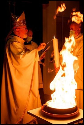 Cardinal O’Malley celebrates the Easter Vigil at the Cathedral of the Holy Cross April 3, 2021.
Pilot photo/ Jacqueline Tetrault 