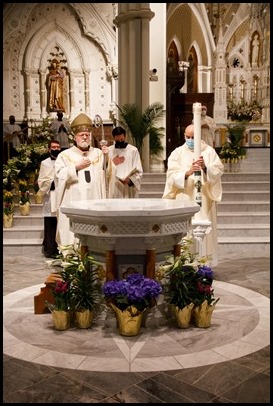 Cardinal O’Malley celebrates the Easter Vigil at the Cathedral of the Holy Cross April 3, 2021.
Pilot photo/ Jacqueline Tetrault 