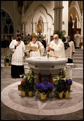 Cardinal O’Malley celebrates the Easter Vigil at the Cathedral of the Holy Cross April 3, 2021.
Pilot photo/ Jacqueline Tetrault 