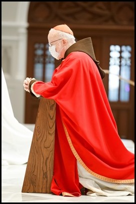 Cardinal Seán P. O’Malley presides at the Celebration of the Lord's Passion on Good Friday, April 2, 2021 at the Cathedral of the Holy Cross.
Pilot photo/ Gregory L. Tracy 